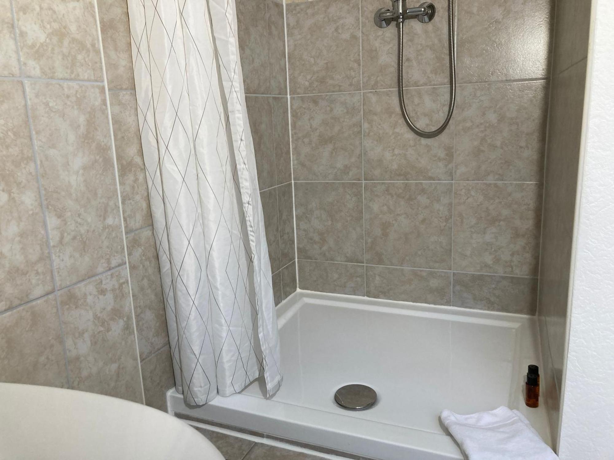 Haus Krabbe, Doppelzimmer 4, Fuer 1-2 Personen, Doppelbett, Ohne Kueche, Zentral Gelegen, Am Elbe-Weser-Radweg Mit Fahrradunterstellmoeglichkeit, Auch Fuer E-Bikes, Ideal Fuer Kurzaufenthalte, Smart-Tv 42 Zoll, Kostenfreier Parkplatz, Wremen Exterior photo